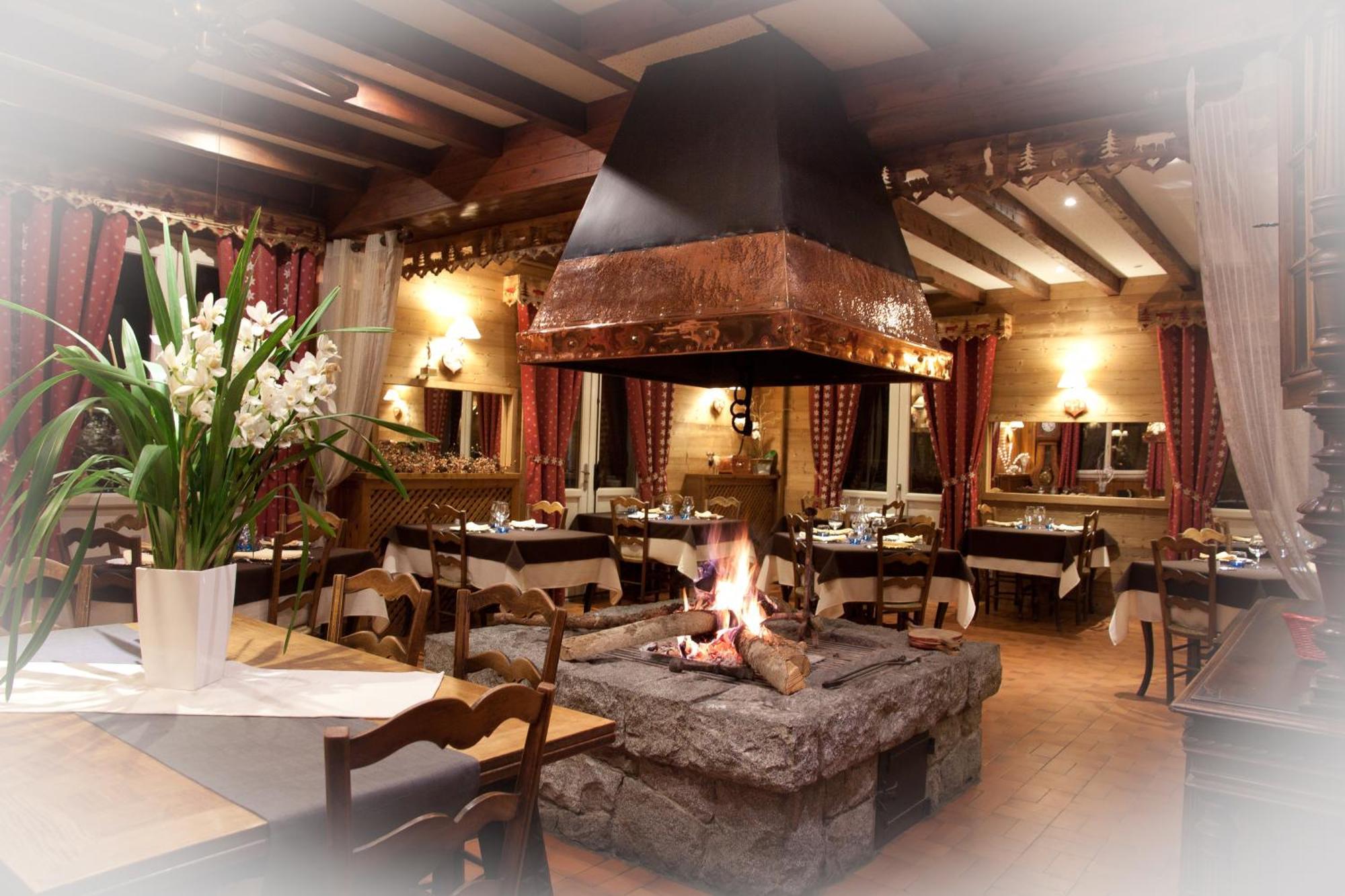 Hotel Le Sapin Fleuri Bourg-dʼOueil Eksteriør billede