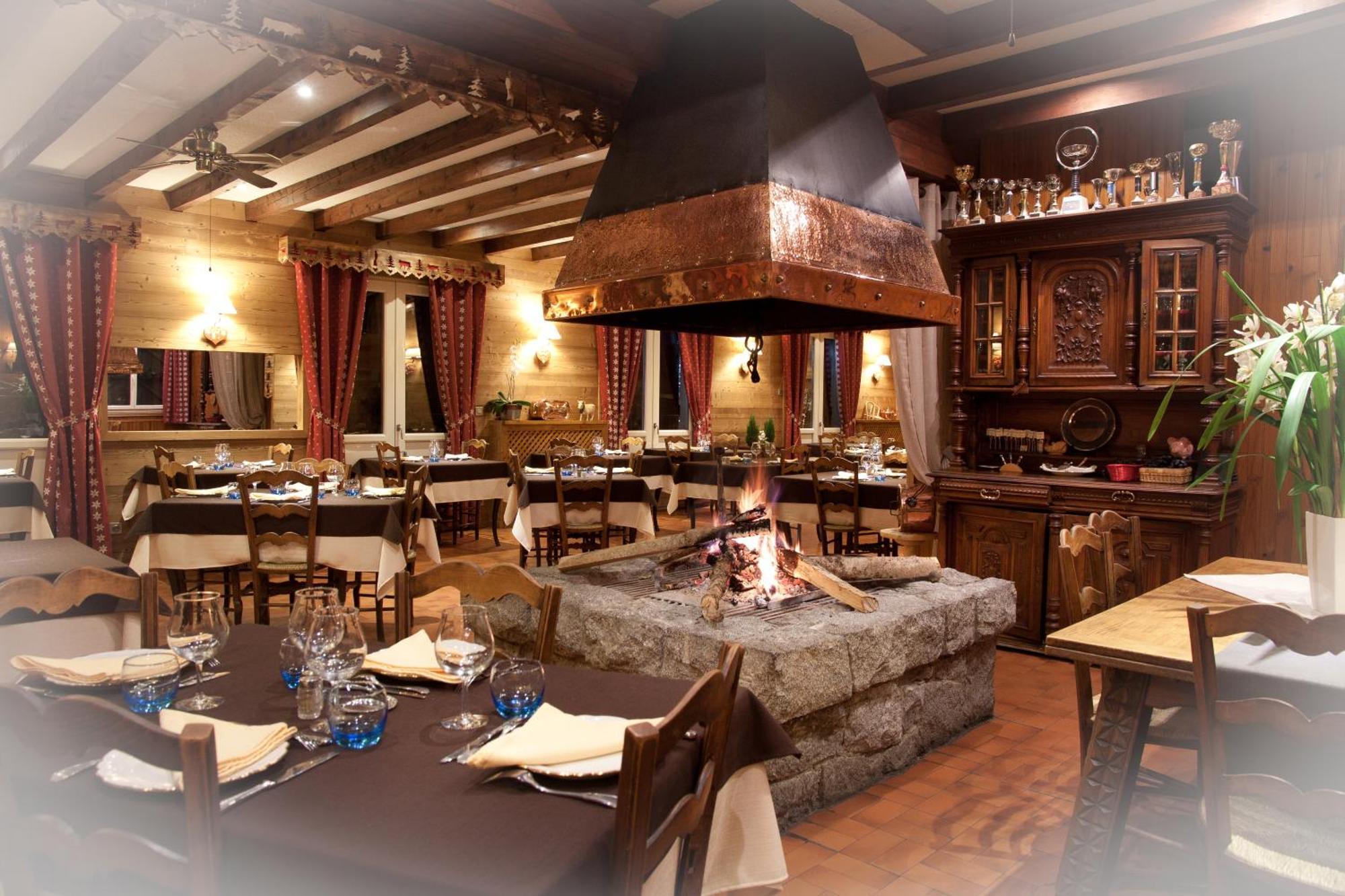 Hotel Le Sapin Fleuri Bourg-dʼOueil Eksteriør billede