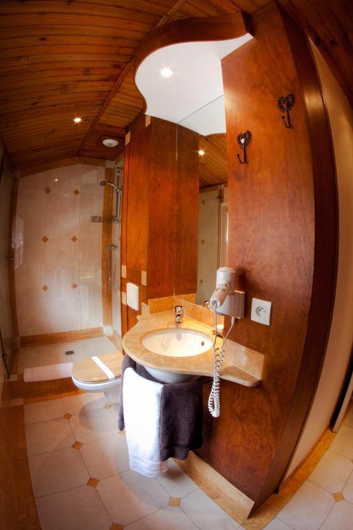 Hotel Le Sapin Fleuri Bourg-dʼOueil Værelse billede